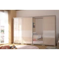 Kép 2/3 - BOND 318 cm magasfényű gardrób 1 TÜKÖRREL - Sonoma Tölgy / Magasfényű Beige üveg / Magasfényű Fehér üveg